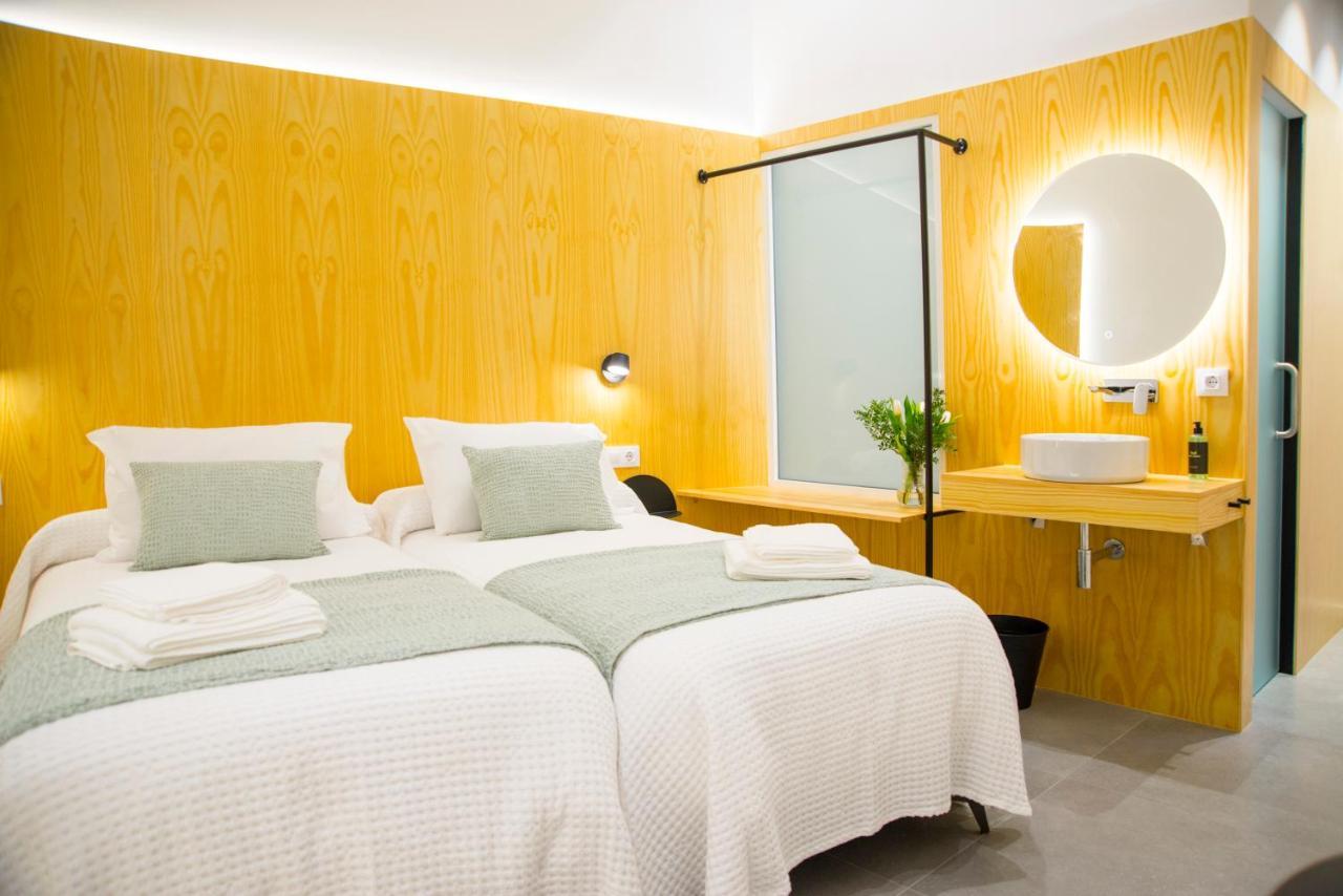 Kalidas Hostel Suites Кальдас-де-Рейес Экстерьер фото